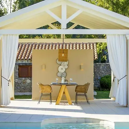 Sleeps 6 Pool Wifi Villa