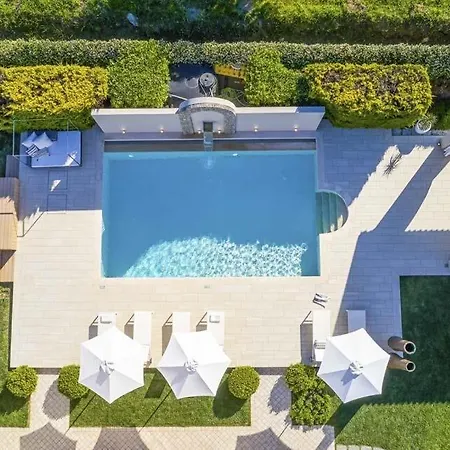 Sleeps 6 Pool Wifi Villa *